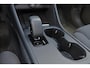 Volvo EX40 Extended Range Ultra Black Ed. 82 kWh - Panorama/schuifdak - IntelliSafe Assist & Surround - 360º Camera - Harman/Kardon audio - Verwarmde voorstoelen, stuur & achterbank - Parkeersensoren voor & achter - Elektr. bedienb. voorstoelen met geheugen links - Draadloze tel. lader - Warmtepomp - Extra getint glas - Inklapbare trekhaak - 20' LMV