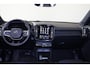 Volvo EX40 Extended Range Ultra Black Ed. 82 kWh - Panorama/schuifdak - IntelliSafe Assist & Surround - 360º Camera - Harman/Kardon audio - Verwarmde voorstoelen, stuur & achterbank - Parkeersensoren voor & achter - Elektr. bedienb. voorstoelen met geheugen links - Draadloze tel. lader - Warmtepomp - Extra getint glas - Inklapbare trekhaak - 20' LMV