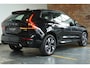 Volvo XC60 T6 Plug-in hybrid AWD Plus Dark | Head-Up display | Semi-Electrische Wegklapbare trekhaak | 360° Parkeercamera | Parkeersensoren voor + achter | Google infotainment | Parkeerverwarming | Panoramadak |