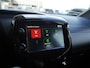 Peugeot 108 1.0 e-VTi Allure | Apple carplay | Achteruitrijcamera | Dab | Mistlampen | Zwart dak | Extra getint glas | Climate control | 5 deurs | Stuurwielbediening