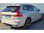 Volvo XC60 2.0 T6 PheV hybrid AWD Plus Dark Trekhaak -  360 Camera - 19” Wielen - Panoramadak - Lighting Pack – Alarm - Climate - Privacy Glass – Lederen bekleding – Power seats met memory - Achterbank verwarming - Telefoon lader -  2250 KG Trekgewicht