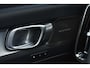 Volvo XC40 B4 Plus Dark | Trekhaak | Verwarmbare voorstoelen en stuurwiel | Keyless | Premium audio by Harman Kardon |