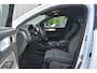 Volvo XC40 B4 Plus Dark | Trekhaak | Verwarmbare voorstoelen en stuurwiel | Keyless | Premium audio by Harman Kardon |