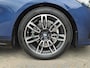 BMW 5-Serie 530e M Sport Edition / Fabrieksgarantie tot 06-2028 / NL'se auto / Trekhaak / 1800kg Trekgewicht / Harman/Kardon audio systeem / Comfort Pack & Travel Pack / Elektrische achterklep / Adaptief cruise control / Voorstoelen verwarmd & geventileerd / Achteruitrijcamera /