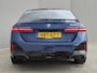 BMW 5-Serie 530e M Sport Edition / Fabrieksgarantie tot 06-2028 / NL'se auto / Trekhaak / 1800kg Trekgewicht / Harman/Kardon audio systeem / Comfort Pack & Travel Pack / Elektrische achterklep / Adaptief cruise control / Voorstoelen verwarmd & geventileerd / Achteruitrijcamera /