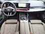 BMW 5-Serie 530e M Sport Edition / Fabrieksgarantie tot 06-2028 / NL'se auto / Trekhaak / 1800kg Trekgewicht / Harman/Kardon audio systeem / Comfort Pack & Travel Pack / Elektrische achterklep / Adaptief cruise control / Voorstoelen verwarmd & geventileerd / Achteruitrijcamera /