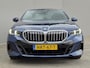 BMW 5-Serie 530e M Sport Edition / Fabrieksgarantie tot 06-2028 / NL'se auto / Trekhaak / 1800kg Trekgewicht / Harman/Kardon audio systeem / Comfort Pack & Travel Pack / Elektrische achterklep / Adaptief cruise control / Voorstoelen verwarmd & geventileerd / Achteruitrijcamera /