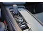 Volvo XC90 T8 Recharge AWD R-Design - Luchtvering - Panorama/schuifdak - IntelliSafe Assist & Surround - 360º Camera - Bowers & Wilkins audio - Adaptieve LED koplampen - Verwarmde voorstoelen, stuur & achterbank - Parkeersensoren voor & achter - Elektr. bedienb. voorstoelen met geheugen - Head up display - Standkachel - Extra getint glas - Inklapbare trekhaak - 22' LMV