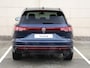 Volkswagen Touareg R Edition 3.0 eHybrid 462 PK Panoramadak | Trekhaak | 22" inch velgen | Navigatie | Lederen bekleding |