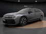 Volkswagen Passat Variant 1.5 eHybrid R-Line | Pano Dak | Trekhaak | 360 Camera | Head-up Display | Harman Kardon | Side Assist | Elek. Achterklep | Elek. Stoelen | ACC | Stuur-/Stoelverwarming V+A |