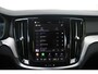 Volvo V60 T8 Plug-in hybrid AWD Plus Dark | Elektrisch verstelbare stoelen met geheugenfunctie | Premium audiosysteem van Harman Kardon | Semi-elektrische trekhaak | Stoelverwarming vóór en achter | Stuurverwarming | 360°-camera
