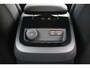 Volvo V60 T8 Plug-in hybrid AWD Plus Dark | Elektrisch verstelbare stoelen met geheugenfunctie | Premium audiosysteem van Harman Kardon | Semi-elektrische trekhaak | Stoelverwarming vóór en achter | Stuurverwarming | 360°-camera