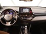 Toyota C-HR / C-HR+ 1.8 Hybrid Active | 1ste Eigenaar | AppleCarplay/AndroidAuto | Achteruitrijcamera | Trekhaak | Navigatie | Stuur en Stoelverwarming | LED koplampen | Cruise control | Isofix | Privacy Glass | Parkeersensoren |