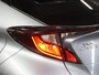 Toyota C-HR / C-HR+ 1.8 Hybrid Active | 1ste Eigenaar | AppleCarplay/AndroidAuto | Achteruitrijcamera | Trekhaak | Navigatie | Stuur en Stoelverwarming | LED koplampen | Cruise control | Isofix | Privacy Glass | Parkeersensoren |