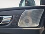 Volvo XC60 2.0 T6 Plug-in hybrid AWD Ultra Dark Luchtvering | Bowers & Wilkins sound | 22 inch | Getint glas |