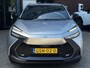 Toyota C-HR / C-HR+ HYBRID 140 DYNAMIC APPLE/ANDROID BLIND-SPOT KEYLESS PARKSENSOREN PARKCAMERA AD-CRUISE NL-AUTO
