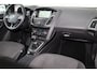 Ford Focus 1.0-125pk Titanium. Erg nette en luxe Ford Focus. Stoel-, stuur- en voorraamverw., autm. airco dual, navigatie, metallic lak, telefoonvoorb., camera, pdc v+a, dodehoek assist, AllSeason banden rondom, trekhaak, LM wielen etc.
