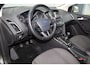 Ford Focus 1.0-125pk Titanium. Erg nette en luxe Ford Focus. Stoel-, stuur- en voorraamverw., autm. airco dual, navigatie, metallic lak, telefoonvoorb., camera, pdc v+a, dodehoek assist, AllSeason banden rondom, trekhaak, LM wielen etc.