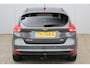 Ford Focus 1.0-125pk Titanium. Erg nette en luxe Ford Focus. Stoel-, stuur- en voorraamverw., autm. airco dual, navigatie, metallic lak, telefoonvoorb., camera, pdc v+a, dodehoek assist, AllSeason banden rondom, trekhaak, LM wielen etc.