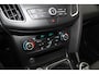 Ford Focus 1.0-125pk Titanium. Erg nette en luxe Ford Focus. Stoel-, stuur- en voorraamverw., autm. airco dual, navigatie, metallic lak, telefoonvoorb., camera, pdc v+a, dodehoek assist, AllSeason banden rondom, trekhaak, LM wielen etc.