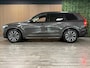 Volvo XC90 T8 AWD Recharge Ultra Ultimate Dark | Luchtvering | Trekhaak | All Season banden | 360 Camera | Head-Up Display | Harman Kardon | 455pk | Adaptieve Cruise Control | Stoelverwarming voor+achter | Stuurwielverwarming | Schuifdak | Full LED Meesturende koplampen | Pilot Assist | BLIS Dode Hoek Detectie | Alcantara hemelbekleding | Lederen zonnekleppen en handgrepen | Elektrische voorstoelen geheugen | Lederen bekleding | Zitting verlenging voorstoelen | Lederen dashboard | 20 Inch | Google Infotainment | Keyless Drive | Privacy Glass | Elektrisch bedienbare achterklep | Geïntegreerd kinderzitje achterin | Geïntegreerde zongordijnen achterportieren | Verlichte instaplijsten | 7-Persoons | 4-Zone Climate Control | DAB Radio | Apple Carplay/Android Auto | Alarm Klasse III | Platinum Grey Metallic |