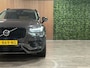 Volvo XC90 T8 AWD Recharge Ultra Ultimate Dark | Luchtvering | Trekhaak | All Season banden | 360 Camera | Head-Up Display | Harman Kardon | 455pk | Adaptieve Cruise Control | Stoelverwarming voor+achter | Stuurwielverwarming | Schuifdak | Full LED Meesturende koplampen | Pilot Assist | BLIS Dode Hoek Detectie | Alcantara hemelbekleding | Lederen zonnekleppen en handgrepen | Elektrische voorstoelen geheugen | Lederen bekleding | Zitting verlenging voorstoelen | Lederen dashboard | 20 Inch | Google Infotainment | Keyless Drive | Privacy Glass | Elektrisch bedienbare achterklep | Geïntegreerd kinderzitje achterin | Geïntegreerde zongordijnen achterportieren | Verlichte instaplijsten | 7-Persoons | 4-Zone Climate Control | DAB Radio | Apple Carplay/Android Auto | Alarm Klasse III | Platinum Grey Metallic |