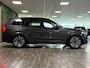 Volvo XC90 T8 AWD Recharge Ultra Ultimate Dark | Luchtvering | Trekhaak | All Season banden | 360 Camera | Head-Up Display | Harman Kardon | 455pk | Adaptieve Cruise Control | Stoelverwarming voor+achter | Stuurwielverwarming | Schuifdak | Full LED Meesturende koplampen | Pilot Assist | BLIS Dode Hoek Detectie | Alcantara hemelbekleding | Lederen zonnekleppen en handgrepen | Elektrische voorstoelen geheugen | Lederen bekleding | Zitting verlenging voorstoelen | Lederen dashboard | 20 Inch | Google Infotainment | Keyless Drive | Privacy Glass | Elektrisch bedienbare achterklep | Geïntegreerd kinderzitje achterin | Geïntegreerde zongordijnen achterportieren | Verlichte instaplijsten | 7-Persoons | 4-Zone Climate Control | DAB Radio | Apple Carplay/Android Auto | Alarm Klasse III | Platinum Grey Metallic |