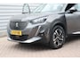 Peugeot 2008 1.2 PureTech Allure Pack O.a: Camera, Navi, Clima, Cruise, Carplay, Etc. All-in prijs!