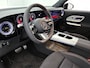 Mercedes-Benz GLB 200 Business Solution AMG 7p. 58 kWh | Premium pakket | Trekhaak | Winterpakket | Nightpakket | Vast panoramadak | GUARD 360° | 19” vijfspaaks lichtmetalen AMG-velgen | Warmtewerend, donkergetint glas |