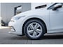 Volkswagen Golf 1.0 eTSI Life Business | Massage | Memory | Stoel+stuur verwarming | Cruise adaptief | Dodehoek detectie | Camera | Apple Carplay/Android Auto | Achteruitrijcamera | Apple Carplay/Android Auto|telefoonintegratie premium | Comfortstoel(en)