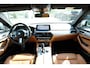 BMW 5-Serie 530e M Sport | Schuif-/kanteldak | Adaptive cruise control | 20 inch velgen |  Leder Dakota/cognac | 360 graden camera | Comfort stoelen | Stoelverwarming / Ventilatie | Head Up Display | Bowers & Wilkins | Keyless entry