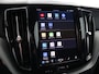 Volvo XC60 2.0 T6 Plug-in hybrid AWD Plus Dark SOH100% (Pano / 360 Cam / H&K / Winterpakket / All season)
