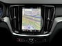 Volvo V60 B4 Essential Edition | Stoel-/ stuurwielverwarming | Driver assist | Extra getint glas | 20'' Lichtmetalen Velgen | Verwarmde achterbank | Parkeersensoren voor + achter | Achteruitrijcamera | Apple carplay/ Android auto