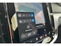 Volvo V60 B4 Essential Edition | Stoel-/ stuurwielverwarming | Driver assist | Extra getint glas | 20'' Lichtmetalen Velgen | Verwarmde achterbank | Parkeersensoren voor + achter | Achteruitrijcamera | Apple carplay/ Android auto