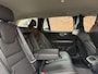 Volvo V60 B4 Essential Edition | Stoel-/ stuurwielverwarming | Driver assist | Extra getint glas | 20'' Lichtmetalen Velgen | Verwarmde achterbank | Parkeersensoren voor + achter | Achteruitrijcamera | Apple carplay/ Android auto