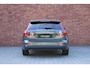 Volvo V60 B4 Essential Edition | Stoel-/ stuurwielverwarming | Driver assist | Extra getint glas | 20'' Lichtmetalen Velgen | Verwarmde achterbank | Parkeersensoren voor + achter | Achteruitrijcamera | Apple carplay/ Android auto