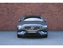 Volvo V60 B4 Essential Edition | Stoel-/ stuurwielverwarming | Driver assist | Extra getint glas | 20'' Lichtmetalen Velgen | Verwarmde achterbank | Parkeersensoren voor + achter | Achteruitrijcamera | Apple carplay/ Android auto