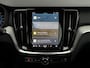 Volvo V60 B4 Essential Edition | Stoel-/ stuurwielverwarming | Driver assist | Extra getint glas | 20'' Lichtmetalen Velgen | Verwarmde achterbank | Parkeersensoren voor + achter | Achteruitrijcamera | Apple carplay/ Android auto