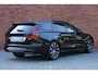 Volvo V60 T6 Plug-in hybrid AWD Plus Dark | Panoramadak | Head-Up Display | 360 Graden Camera | Extra Getint Glas | 20'' Lichtmetalen Velgen | Geventileerde Voorstoelen | Apple Carplay/ Android Auto