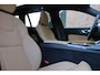Volvo V60 T6 Plug-in hybrid AWD Plus Dark | Panoramadak | Head-Up Display | 360 Graden Camera | Extra Getint Glas | 20'' Lichtmetalen Velgen | Geventileerde Voorstoelen | Apple Carplay/ Android Auto