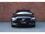 Volvo V60 T6 Plug-in hybrid AWD Plus Dark | Panoramadak | Head-Up Display | 360 Graden Camera | Extra Getint Glas | 20'' Lichtmetalen Velgen | Geventileerde Voorstoelen | Apple Carplay/ Android Auto