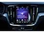 Volvo V60 T6 Plug-in hybrid AWD Plus Dark | Panoramadak | Head-Up Display | 360 Graden Camera | Extra Getint Glas | 20'' Lichtmetalen Velgen | Geventileerde Voorstoelen | Apple Carplay/ Android Auto