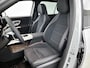 Mercedes-Benz GLB 200 Business Solution AMG 7p. 58 kWh | Premium Plus pakket | Winterpakket | Nightpakket | Parkeerpakket | Trekhaak | Sportstoelen | GUARD 360° | Vast panoramadak | Burmester® 3D surround sound system | 19” vijfspaaks AMG-velgen |