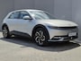 Hyundai Ioniq 5 Style 58 kWh / SOH 100% / Dealer onderhouden / Fabrieksgarantie tot 04-2028 / warmtepomp / CCS snelladen / WLTP bereik 384 km bereik stad 587 km / Stuur- & Stoelverwarming / Achteruitrijcamera / cruise control adaptief / Apple Carplay Android Auto /