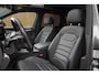 Volkswagen Touareg 3.0TSi/462pk Hybrid 4MOTION R Blackstyle|2023|Panoramadak|Leder|Luchtvering|LED|Trekhaak|PDC+360Camera+Assist|Memory-stoelen|22"Estoril|Servo-sluiting|Nachtzicht|Head-up|VOL!