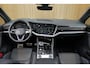 Volkswagen Touareg 3.0TSi/462pk Hybrid 4MOTION R Blackstyle|2023|Panoramadak|Leder|Luchtvering|LED|Trekhaak|PDC+360Camera+Assist|Memory-stoelen|22"Estoril|Servo-sluiting|Nachtzicht|Head-up|VOL!