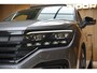 Volkswagen Touareg 3.0TSi/462pk Hybrid 4MOTION R Blackstyle|2023|Panoramadak|Leder|Luchtvering|LED|Trekhaak|PDC+360Camera+Assist|Memory-stoelen|22"Estoril|Servo-sluiting|Nachtzicht|Head-up|VOL!