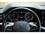 Volkswagen Touareg 3.0TSi/462pk Hybrid 4MOTION R Blackstyle|2023|Panoramadak|Leder|Luchtvering|LED|Trekhaak|PDC+360Camera+Assist|Memory-stoelen|22"Estoril|Servo-sluiting|Nachtzicht|Head-up|VOL!