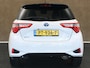 Toyota Yaris 1.5 Hybrid Premium - ORIGINEEL NEDERLANDSE AUTO - PANORAMADAK - PARKEERSENSOREN VOOR EN ACHTER - KEYLESS ENTRY & START - NAVIGATIE - ACHTERUITRIJ CAMERA - HOMMEL ONDERHOUDEN