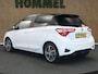 Toyota Yaris 1.5 Hybrid Premium - ORIGINEEL NEDERLANDSE AUTO - PANORAMADAK - PARKEERSENSOREN VOOR EN ACHTER - KEYLESS ENTRY & START - NAVIGATIE - ACHTERUITRIJ CAMERA - HOMMEL ONDERHOUDEN